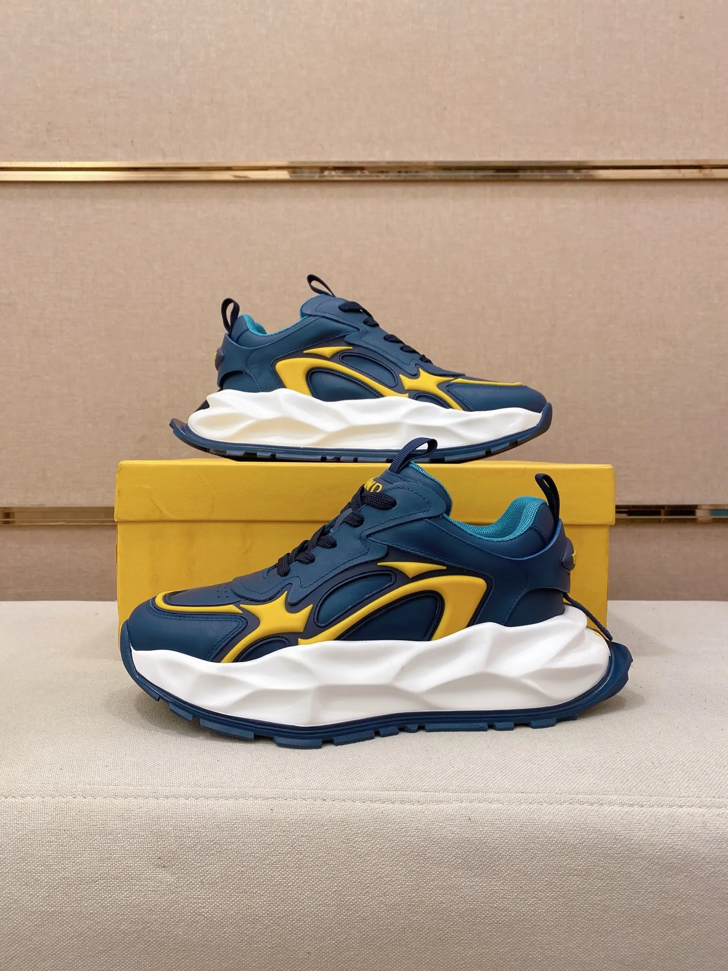 Factory price 580💰 FENDI new model (Fendi) official website 1:1 copy 👊🏻Upper 🇮🇹Imported cowhide🇩🇪Inside imported breathable mesh lining. The original outsole is molded to reflect the identity of every man, and the upper foot is elegant and stable🚶🏻🚶🏻The high-end custom counter original replica📯The shoe last remains unchanged regardless of wind and rain, and can withstand the verification of time🔍️,🔵 Size: 39-45. Can be customized 38-46 non-refundable and non-exchangeable!